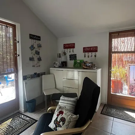 Le Cabanon Entouré De Pins Chalet *