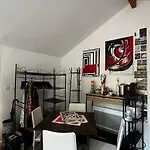 Le Cabanon Entoure De Pins Лакано