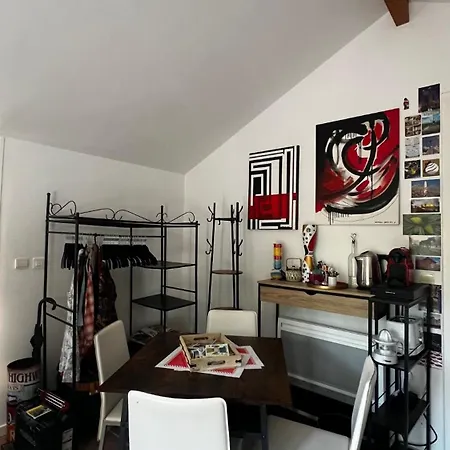 Le Cabanon Entoure De Pins Lacanau