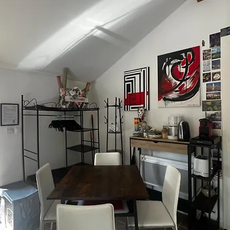 Le Cabanon Entouré De Pins